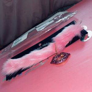 DOLLSKILL fuzzy choker